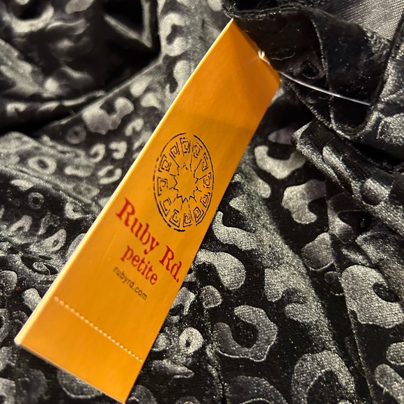 NWT Ruby Rd Black Velour Top Gorgeous Size PS - Picture 7 of 7